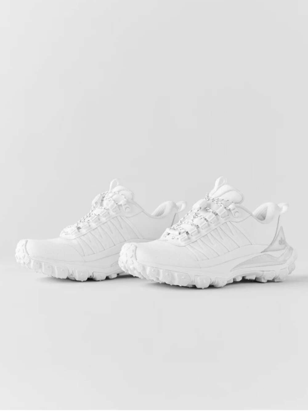 Alo Trail Sneakers White Women 8.5 Men 7 Gently Worn